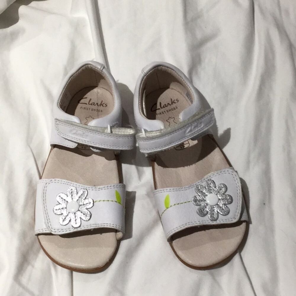 Clark’s 8 white leather sandal rubber sole euc